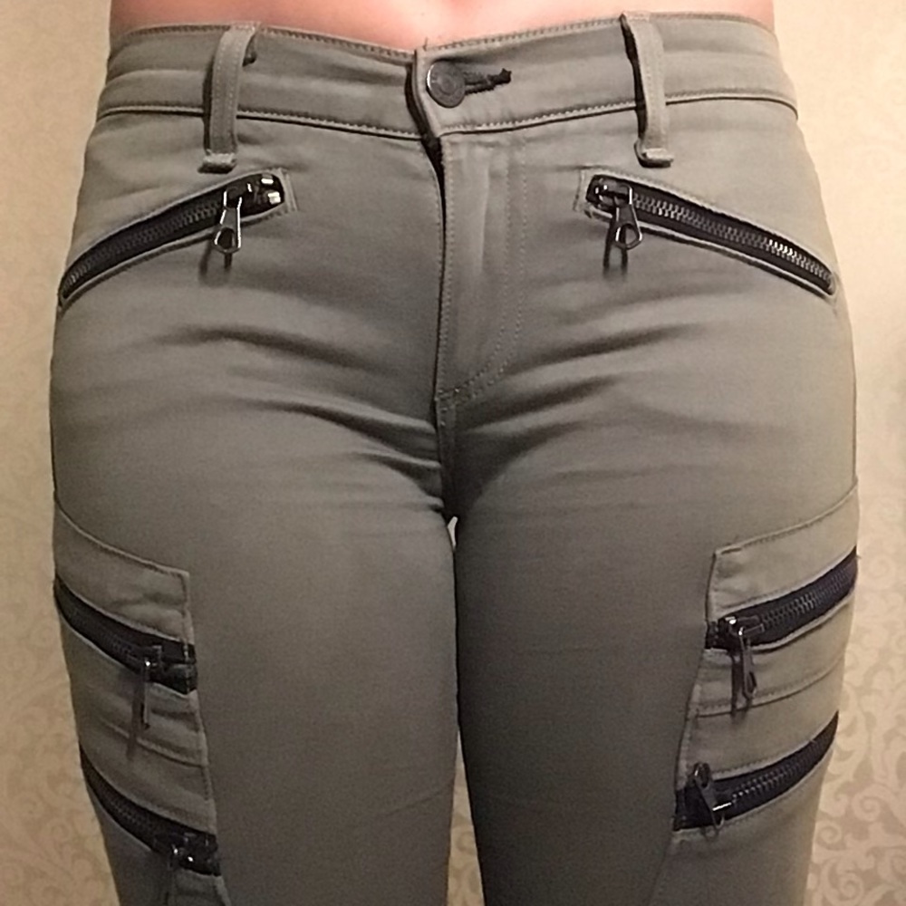 Lariat in Army Rag & Bone Pants with Zip Pockets - Picture 8 of 8